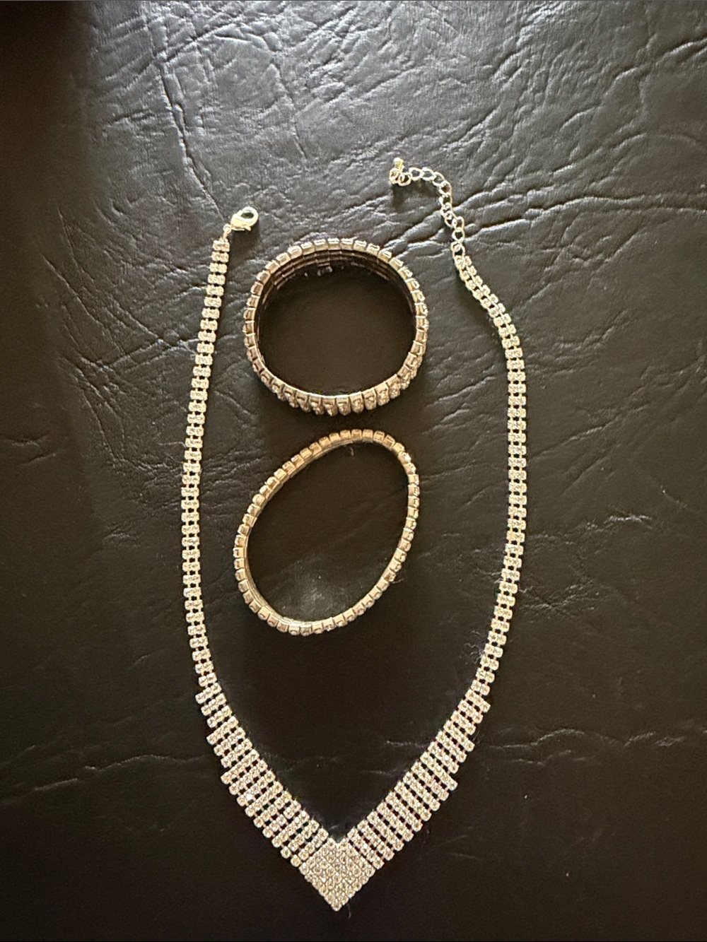 Rhinestone V-Point Necklace with Matching stretch Bracelets